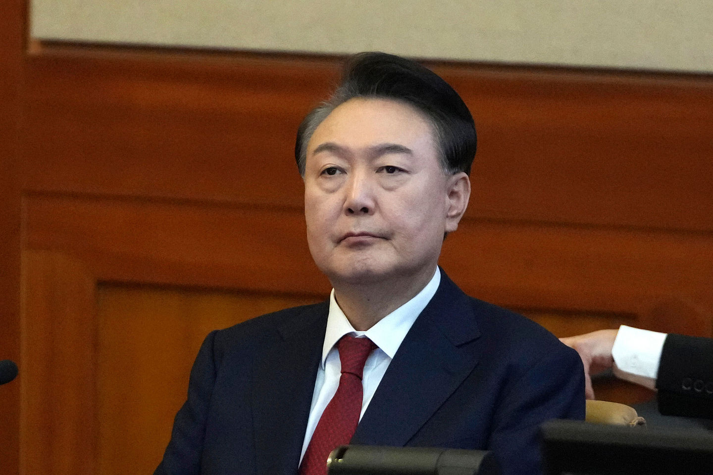二审出炉!尹锡悦涉拒捕、滥权戒严,加重2年,判关7年(图) - 1