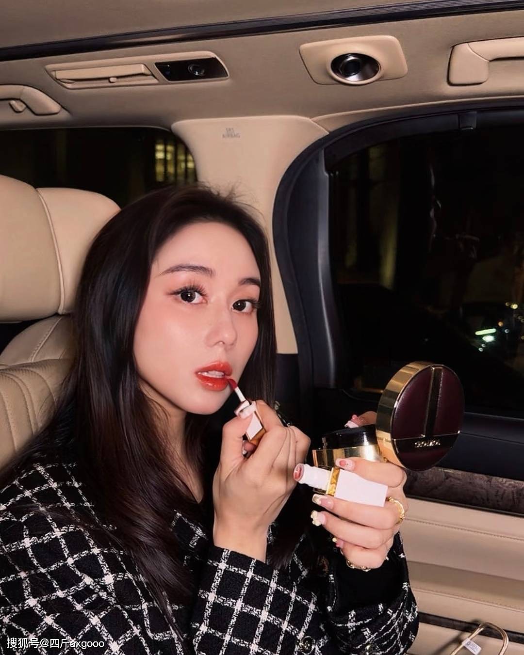 “赌王”小女儿何超欣清华毕业，高调宣布留校工作，没踏足娱乐圈（组图） - 14