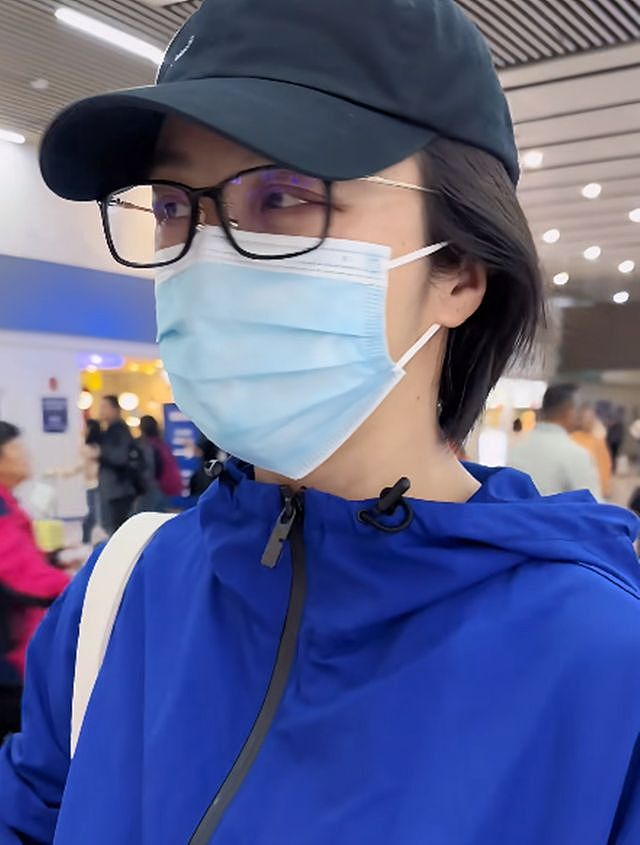 46岁汤唯意外怀上二胎,晒全家福迎接二宝,预产期将至剪短头发(组图) - 4