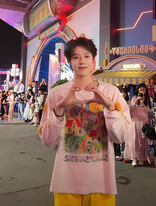 百万男网红被曝是海王!同时交往6人,见面就开房,睡觉不爱戴套(组图) - 11