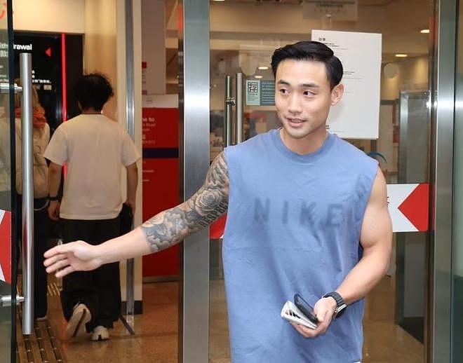 蔡卓妍老公露面回应会努力赚钱养家，微笑默认生孩子计划（组图） - 3