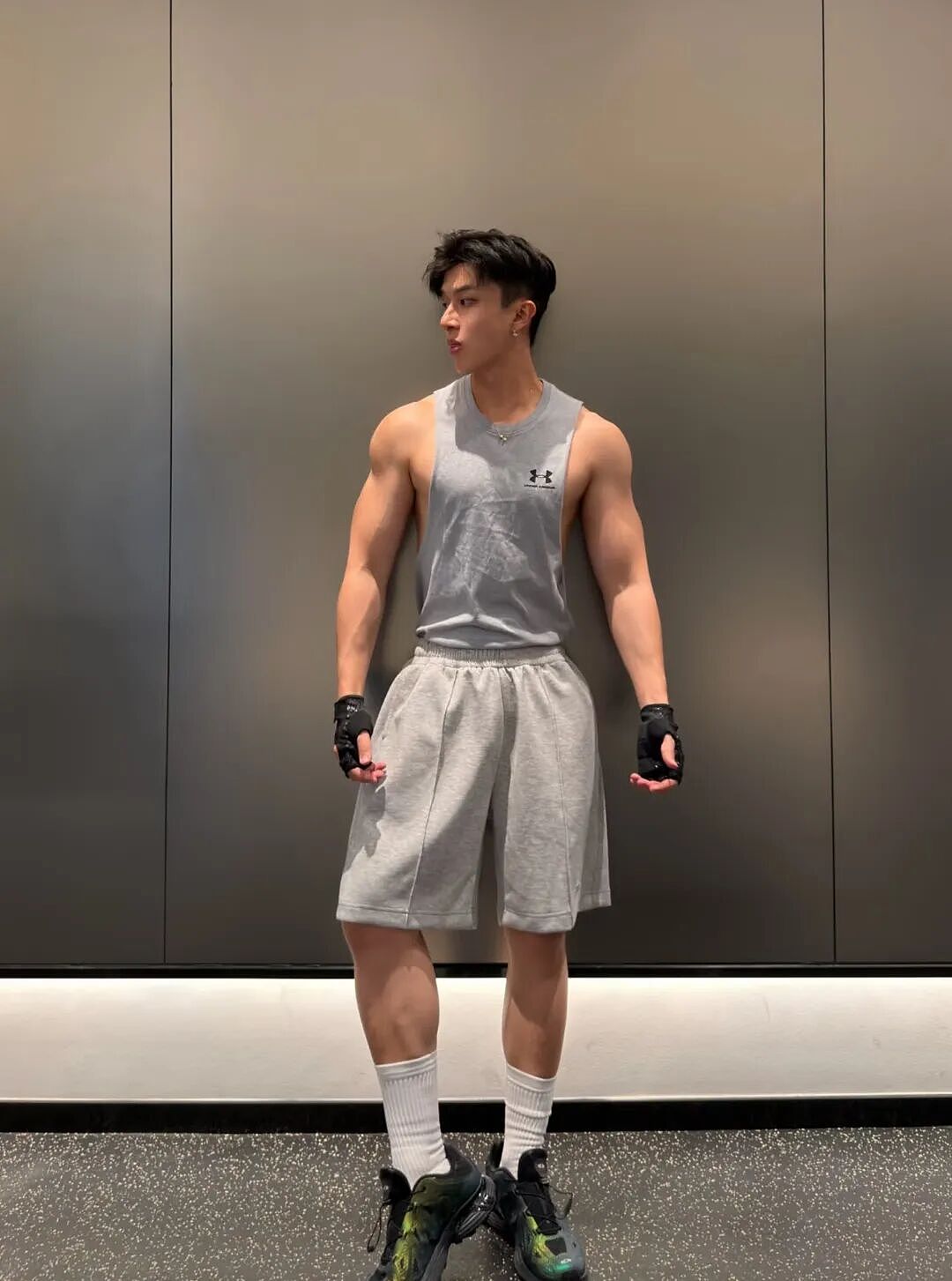 【帅哥】山东195粗腿白袜健身私教，网友：这颜值不当男模可惜了....（组图） - 4