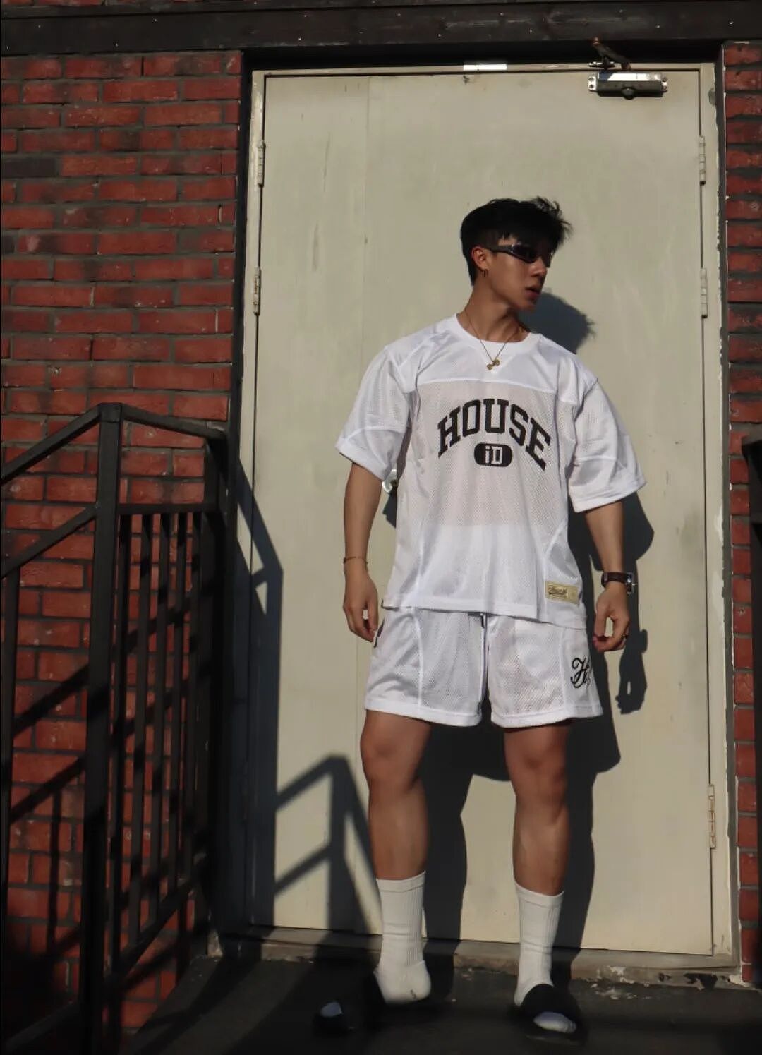 【帅哥】山东195粗腿白袜健身私教，网友：这颜值不当男模可惜了....（组图） - 17