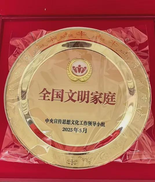 【情感】19岁战友牺牲后，他赡养烈士父母28年，妻子儿子全家支持感动中国（组图） - 2