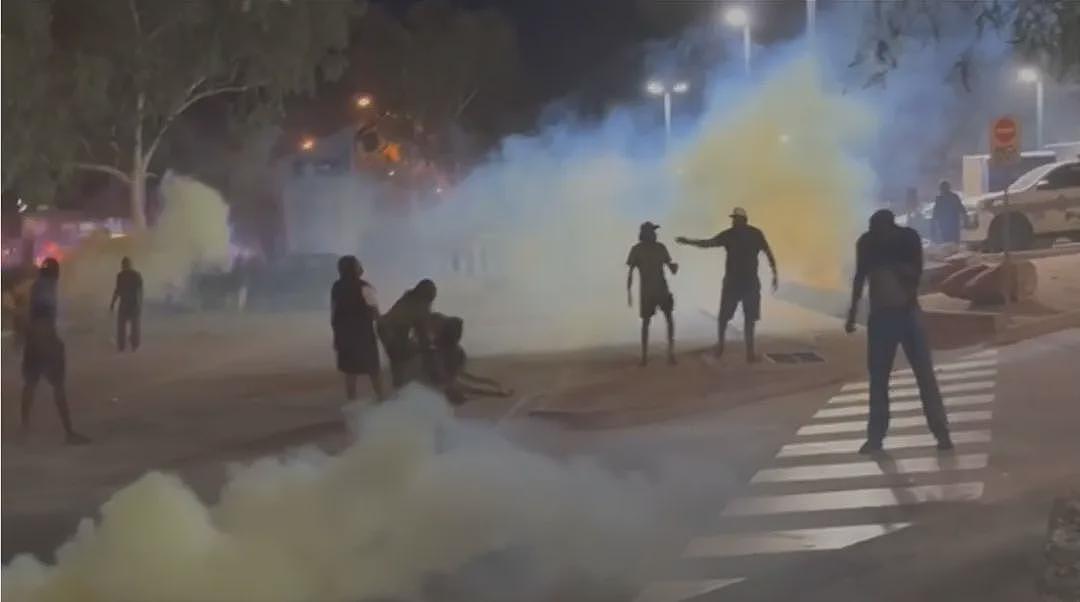 禽兽差点当街嘎了！澳洲发生骚乱，总理：民众要保持冷静（组图） - 1