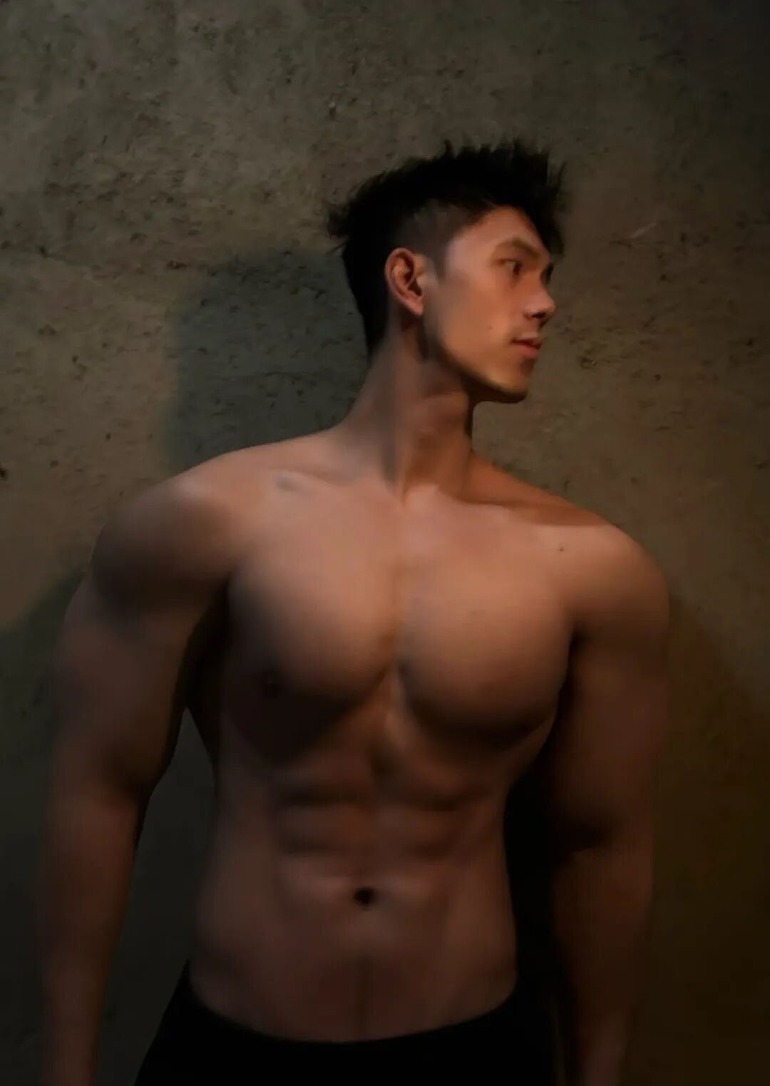 【帅哥】全网爆火的肌肉猛男承认被采访？刘姥爷有福了...（组图） - 3