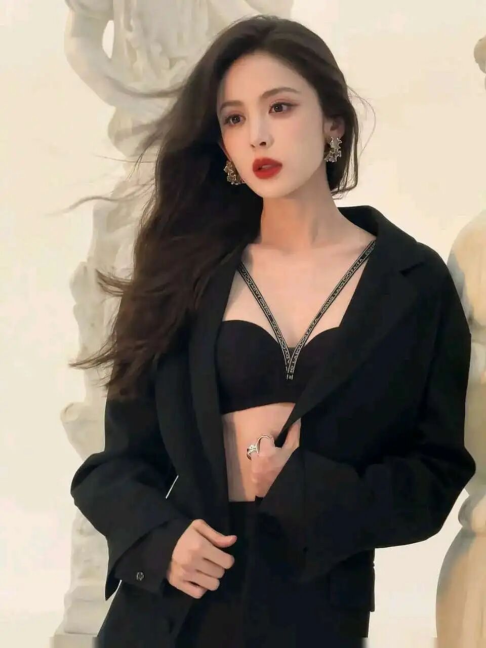 【美女】古力娜扎大秀身材，这颜值，实在是太有爱了，妥妥对粉丝的热爱（组图） - 7