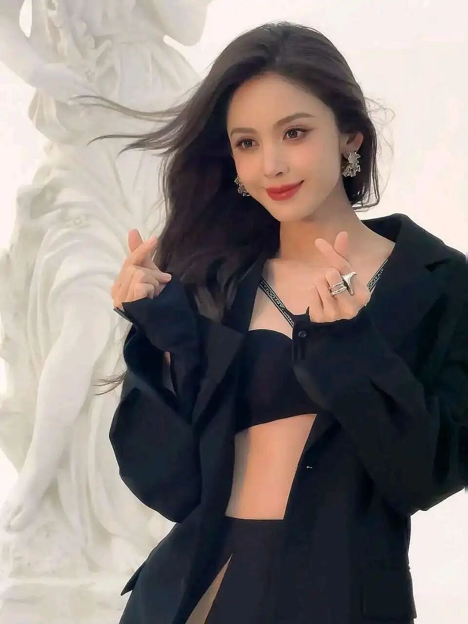 【美女】古力娜扎大秀身材，这颜值，实在是太有爱了，妥妥对粉丝的热爱（组图） - 9