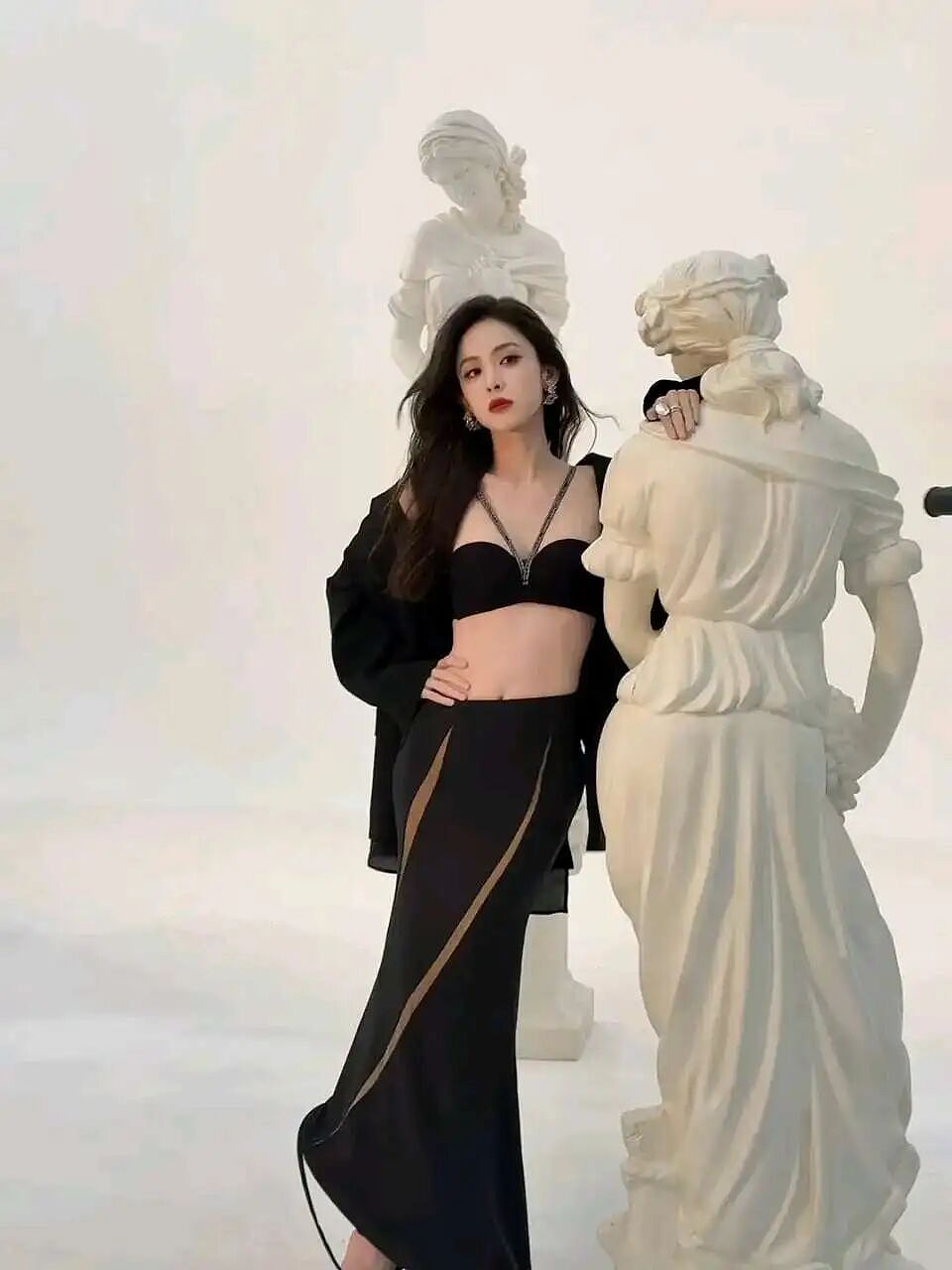【美女】古力娜扎大秀身材，这颜值，实在是太有爱了，妥妥对粉丝的热爱（组图） - 5