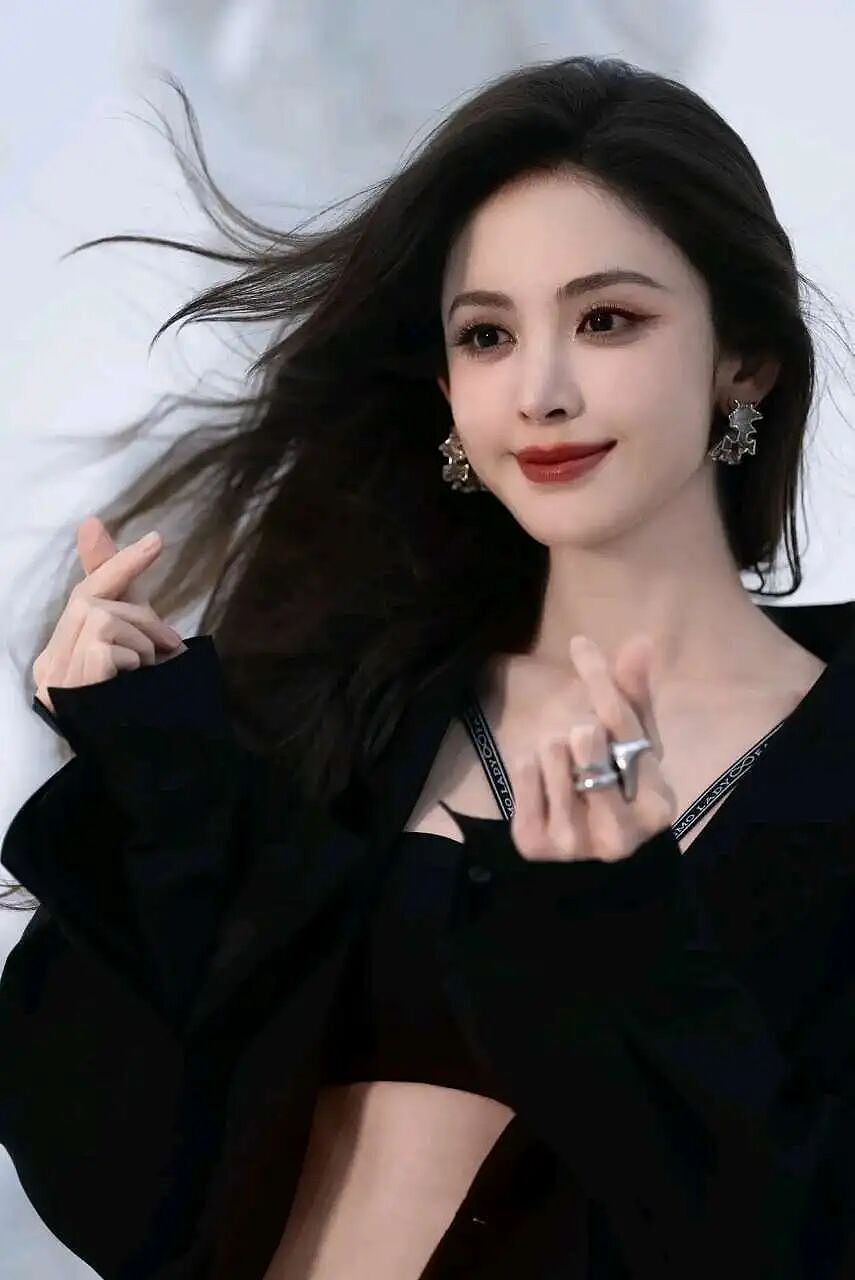 【美女】古力娜扎大秀身材，这颜值，实在是太有爱了，妥妥对粉丝的热爱（组图） - 3