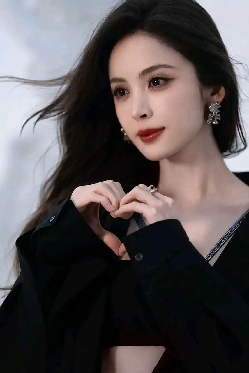 【美女】古力娜扎大秀身材，这颜值，实在是太有爱了，妥妥对粉丝的热爱（组图） - 4