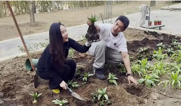 【情感】霍思燕携爱犬泰国夺冠，杜江的眼神藏不住了！相差5岁的姐弟恋太甜了（组图） - 11