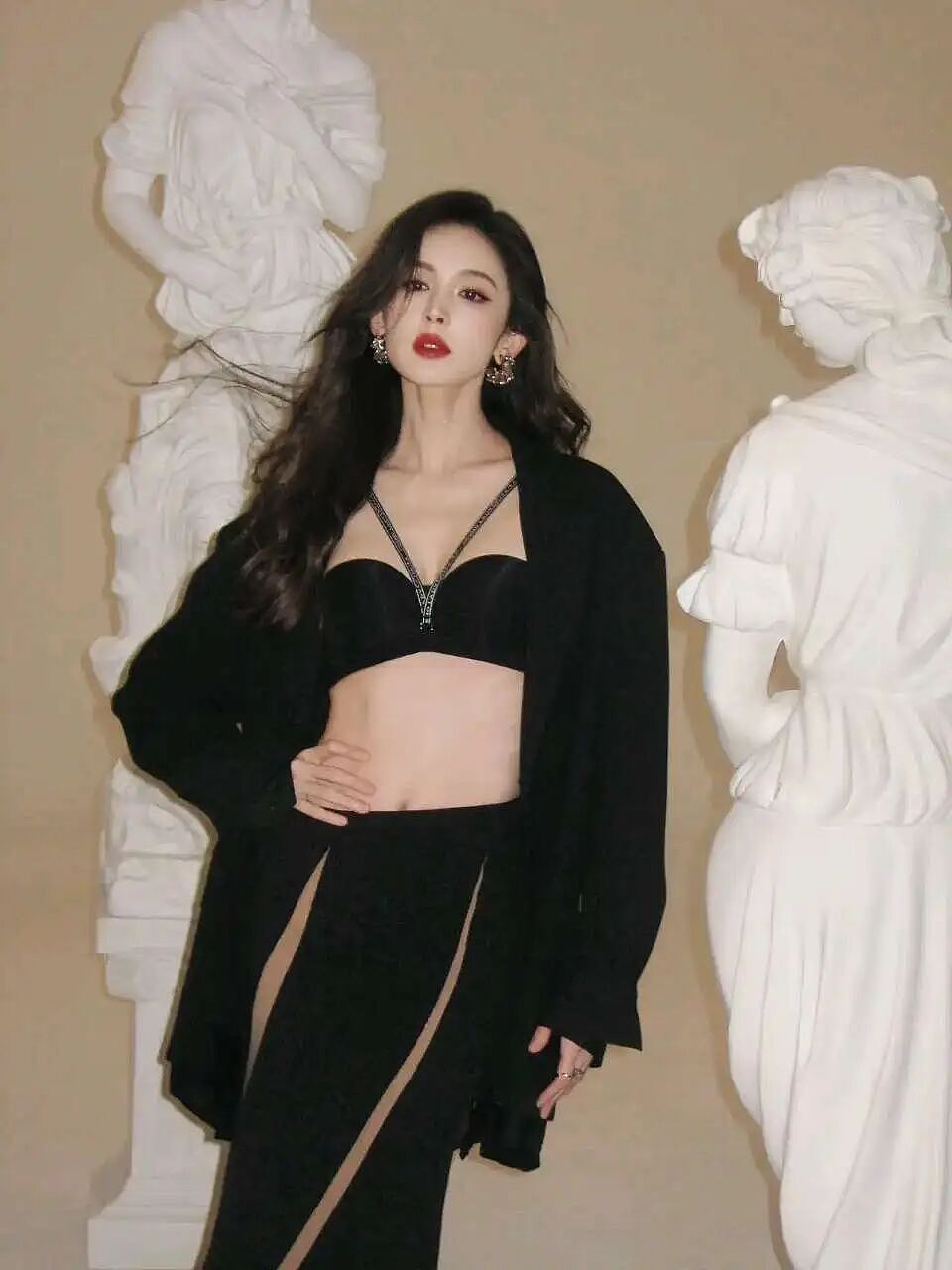 【美女】古力娜扎大秀身材，这颜值，实在是太有爱了，妥妥对粉丝的热爱（组图） - 10