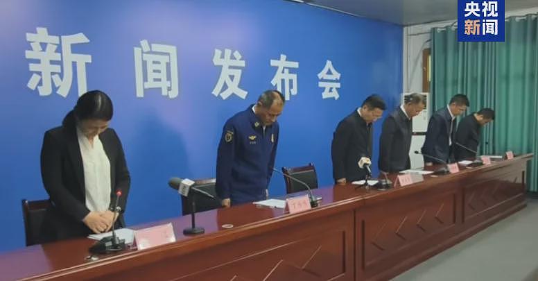 百米高灰黑色蘑菇云冲天而起!浏阳烟花厂爆炸已致26死61伤,习近平:彻查(视频/组图) - 2
