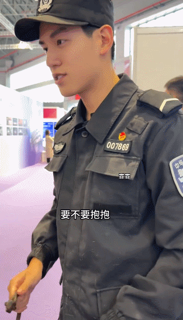 小帅哥发视频炫耀家里来猫了，结果评论区网友关注点全在他身上...猫：那我呢？是配角？（组图） - 16