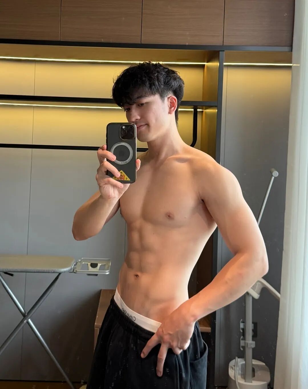 189白皮大长腿健身男大,腿比命长系列...(组图) - 4