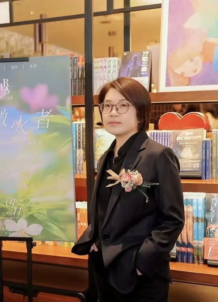 【情感】40岁从银行辞职当作家，小说爆火被卖断货，她把女人的一生写透了（组图） - 2
