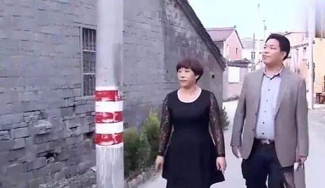 【情感】浙江女子送小乞丐10元路费，21年后小乞丐成亿万富翁，带100万支票上门报恩......（组图） - 18