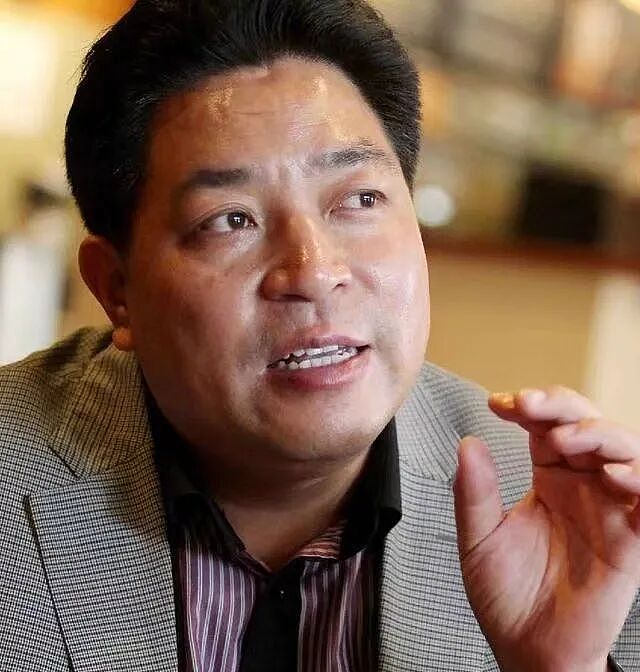 【情感】浙江女子送小乞丐10元路费，21年后小乞丐成亿万富翁，带100万支票上门报恩......（组图） - 12