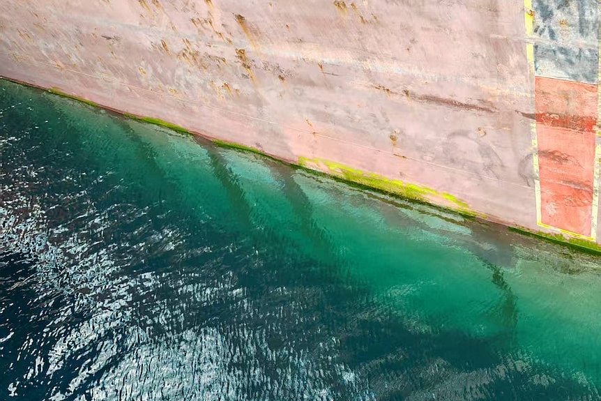 中国首艘油轮在霍尔木兹海峡遇袭，船员讲述被困57天的经历（组图） - 1
