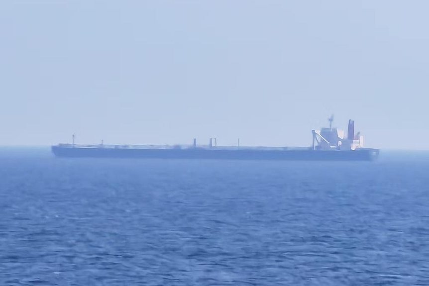 中国首艘油轮在霍尔木兹海峡遇袭，船员讲述被困57天的经历（组图） - 2