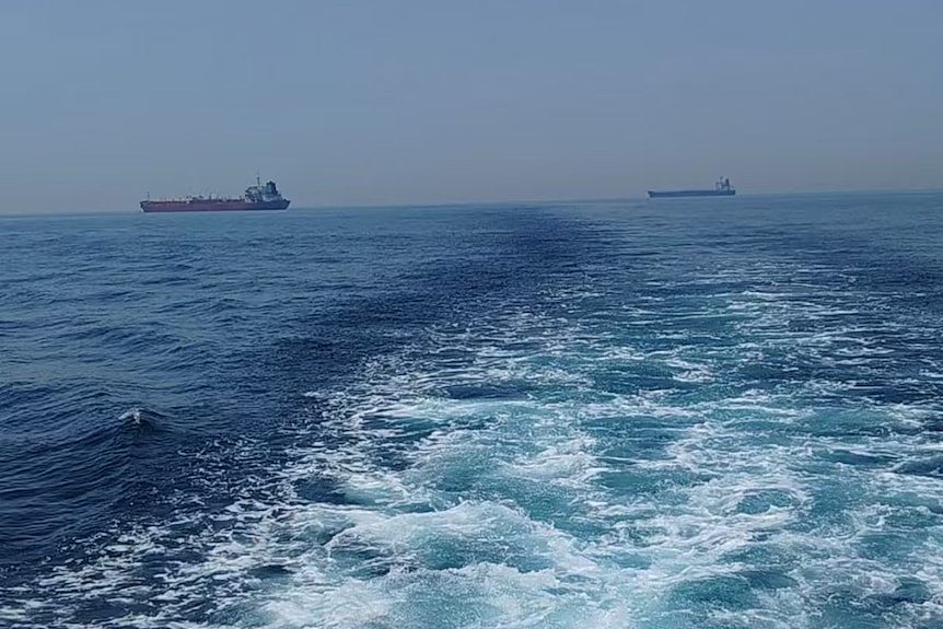 中国首艘油轮在霍尔木兹海峡遇袭，船员讲述被困57天的经历（组图） - 10