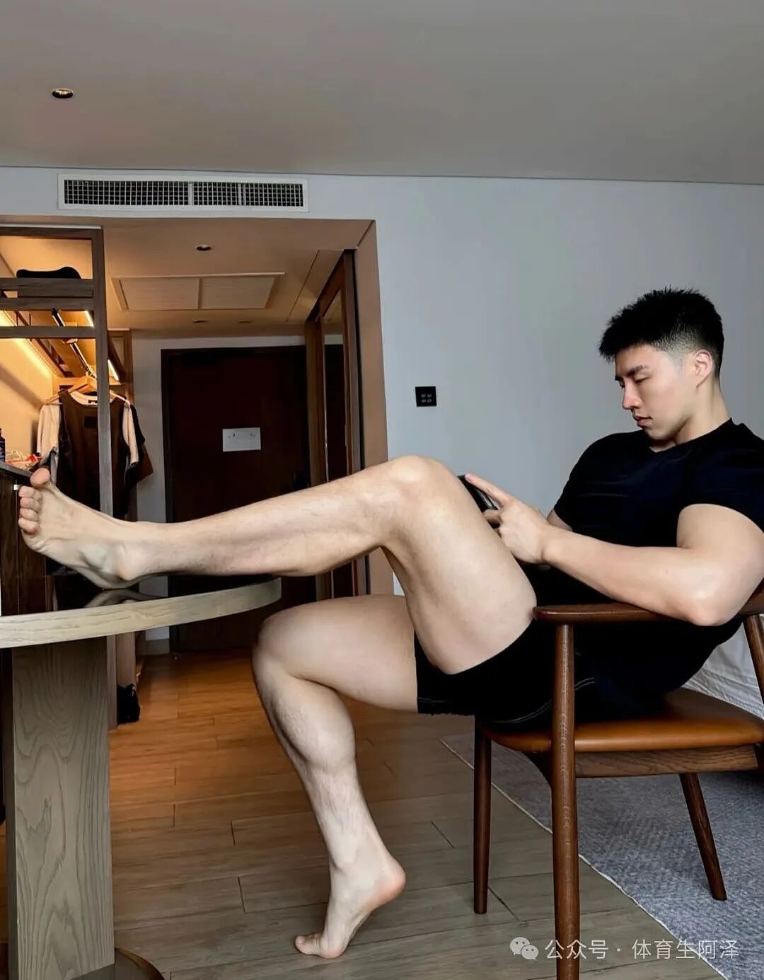 【帅哥】深圳脂包肌肌肉大狼狗,大包太明显!前男友:吃过香蕉都知道...(组图) - 1