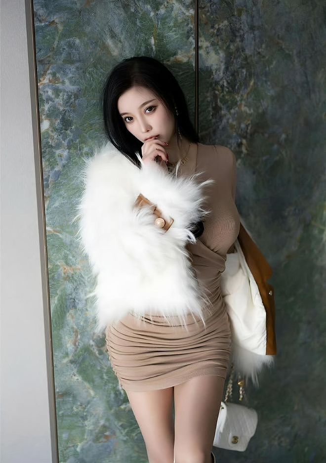 【美女】这身材绝了，蜜桃臀、大长腿搭配肉丝+包臀裙，谁能顶得住啊！（组图） - 5