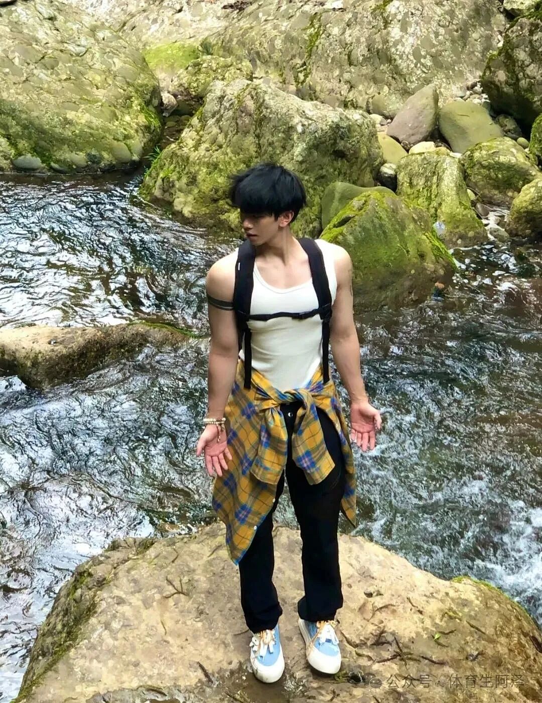 【帅哥】185圈内羽毛球粗腿天菜，这双白袜腿让人直流口水... - 19