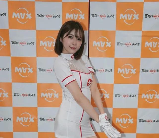 【美女】G杯蓝衣战神,短发女王,笑容甜美,身材无敌,看了简直停不下来(组图) - 13