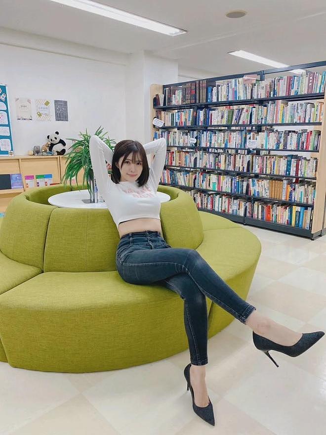 【美女】G杯蓝衣战神,短发女王,笑容甜美,身材无敌,看了简直停不下来(组图) - 7
