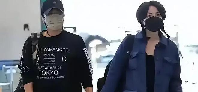 不装了?张柏芝谢霆锋复合仅三天,56岁王菲被爆与男人亲密照(组图) - 1