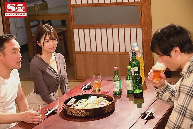 【美女】G杯蓝衣战神,短发女王,笑容甜美,身材无敌,看了简直停不下来(组图) - 28