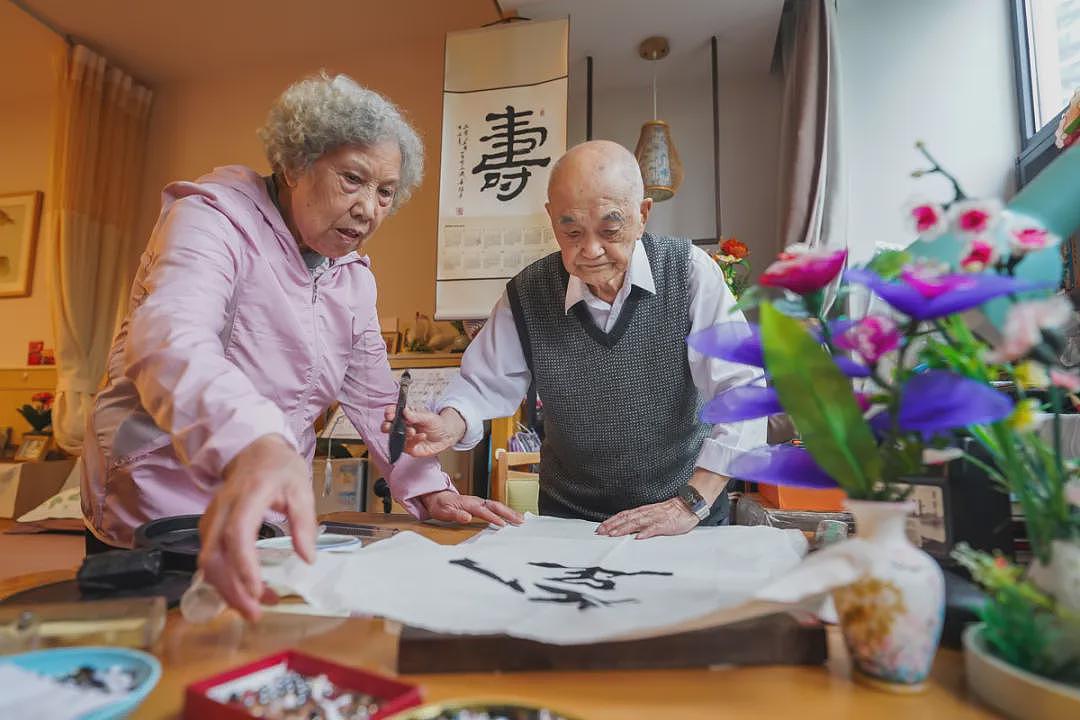 【情感】103岁爷爷一身才情打动86岁奶奶,相识仨月“闪婚”,太甜了(组图) - 3