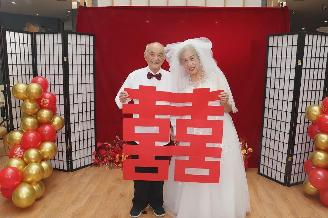【情感】103岁爷爷一身才情打动86岁奶奶，相识仨月“闪婚”，太甜了（组图） - 4