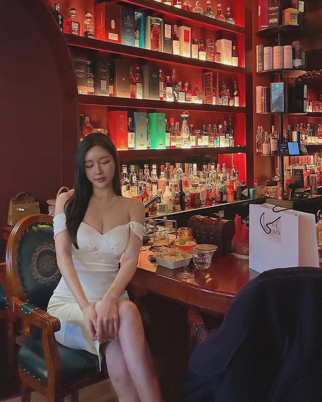 【美女】兄弟们,真的顶级!曲线明显,凹凸有致,完全顶不住啊 - 8