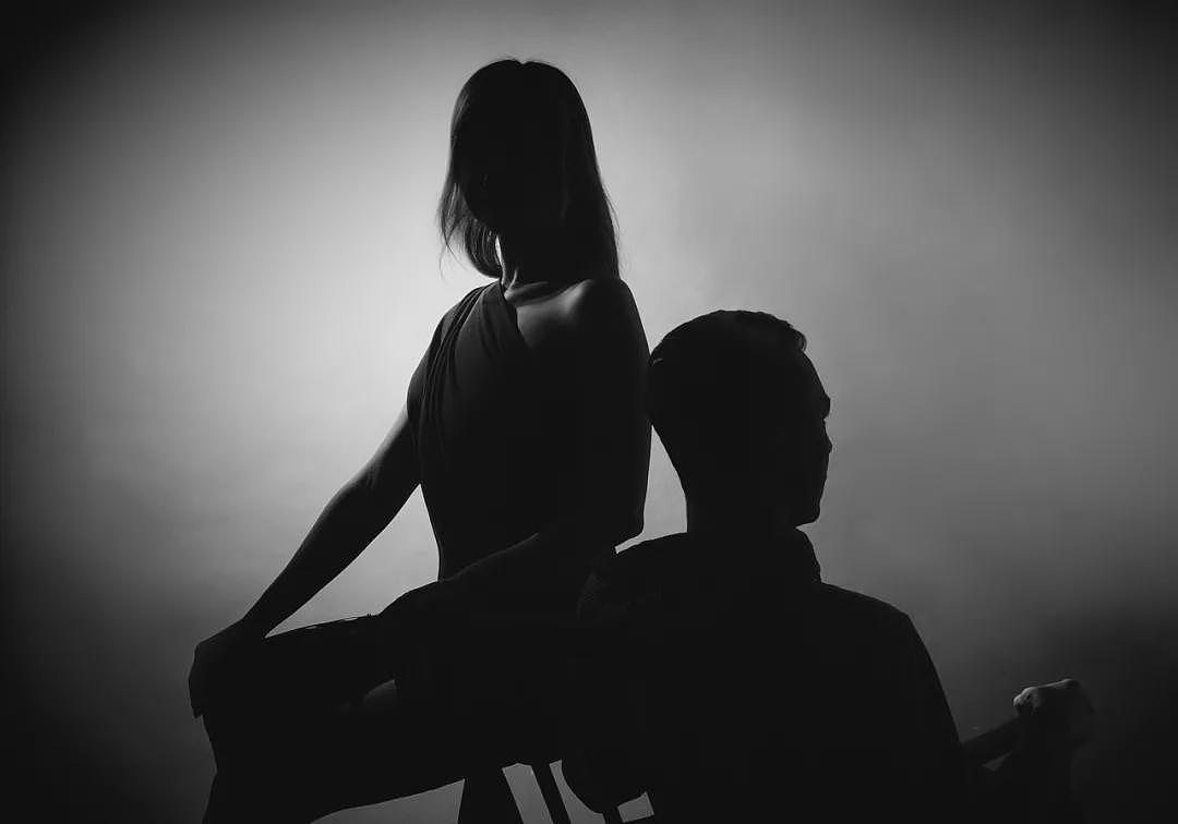 【婚姻】结婚半年她仍忘不了前男友，还拒绝和老公亲热 - 1