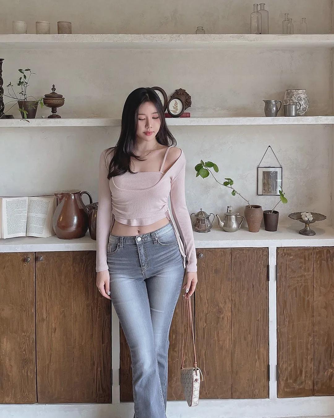 【美女】兄弟们,真的顶级!曲线明显,凹凸有致,完全顶不住啊 - 15