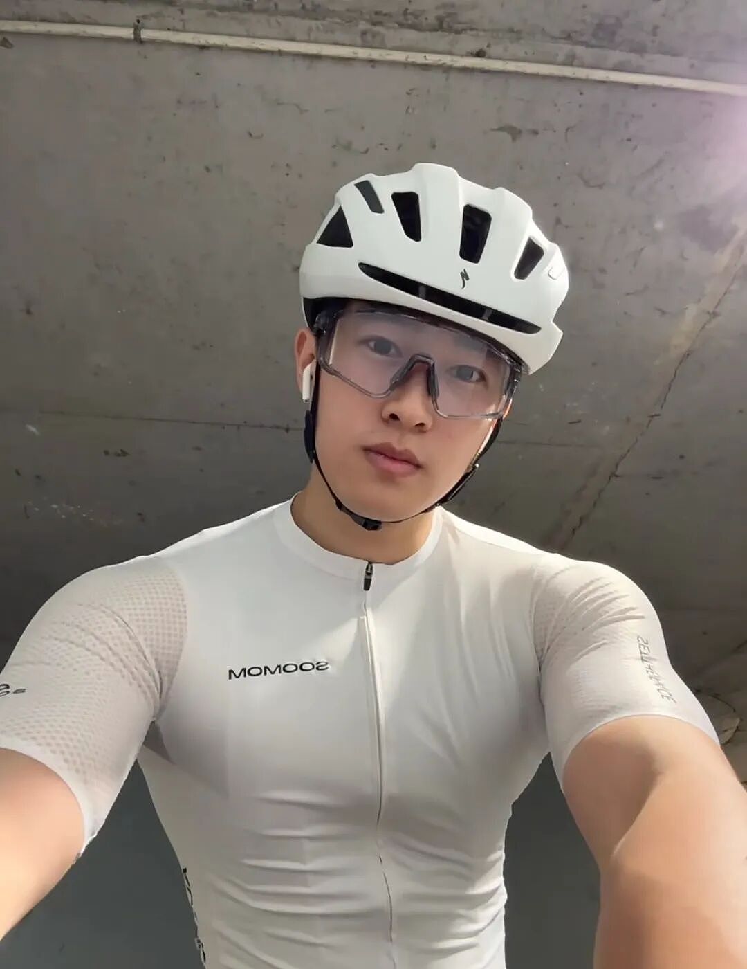 【帅哥】骑行圈肌肉天菜夜骑杭州西湖，被骑友搭讪，直呼骑行圈太乱了...（组图） - 10
