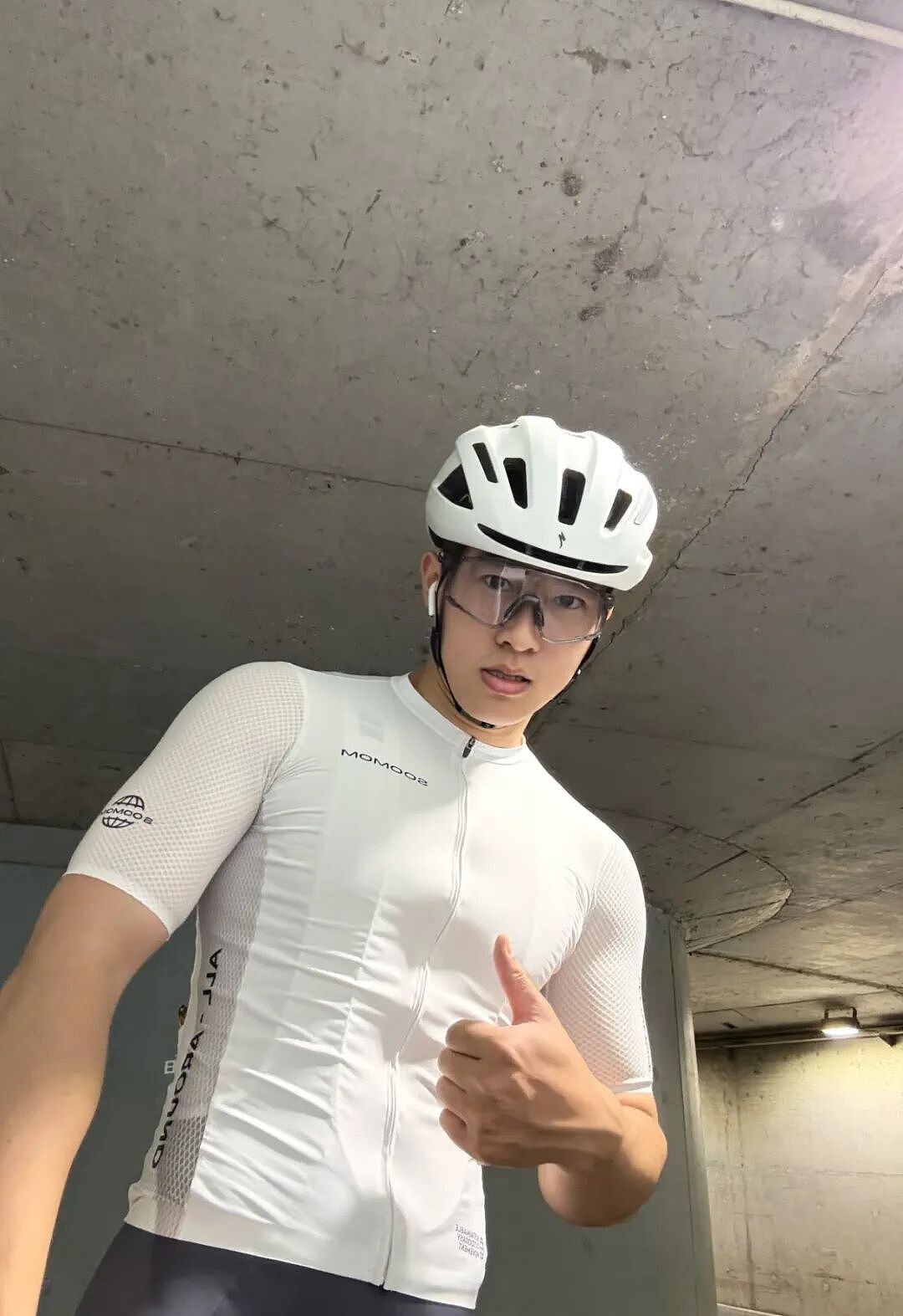 【帅哥】骑行圈肌肉天菜夜骑杭州西湖，被骑友搭讪，直呼骑行圈太乱了...（组图） - 6