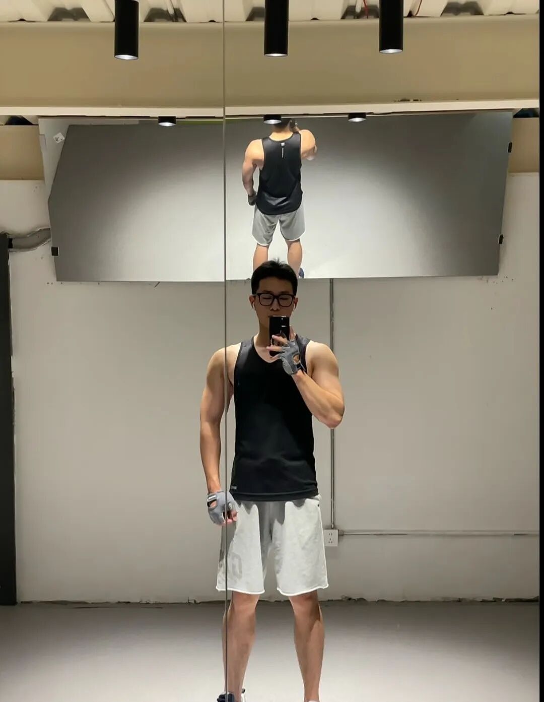 【帅哥】骑行圈肌肉天菜夜骑杭州西湖，被骑友搭讪，直呼骑行圈太乱了...（组图） - 11
