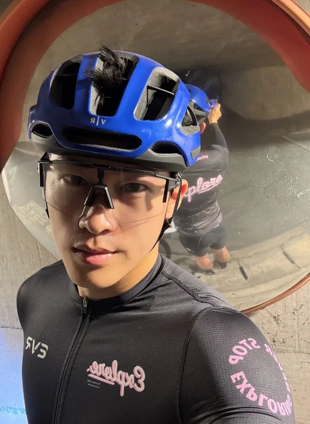 【帅哥】骑行圈肌肉天菜夜骑杭州西湖，被骑友搭讪，直呼骑行圈太乱了...（组图） - 1