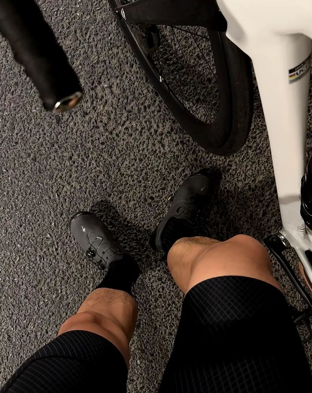 【帅哥】骑行圈肌肉天菜夜骑杭州西湖，被骑友搭讪，直呼骑行圈太乱了...（组图） - 3