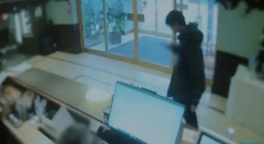 19岁中国留学生满头是血，哭求父母打钱！“不给钱就要k我手指！”（组图） - 4