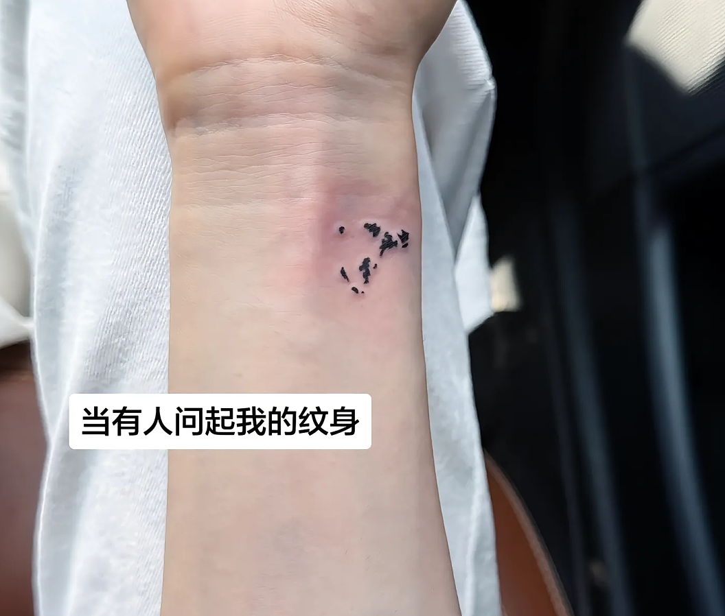 【宠物】香港云吞店有只猫天天睡餐桌上，边上有张纸条，网友仔细一看笑了：老板，我想和猫拼桌！（组图） - 4