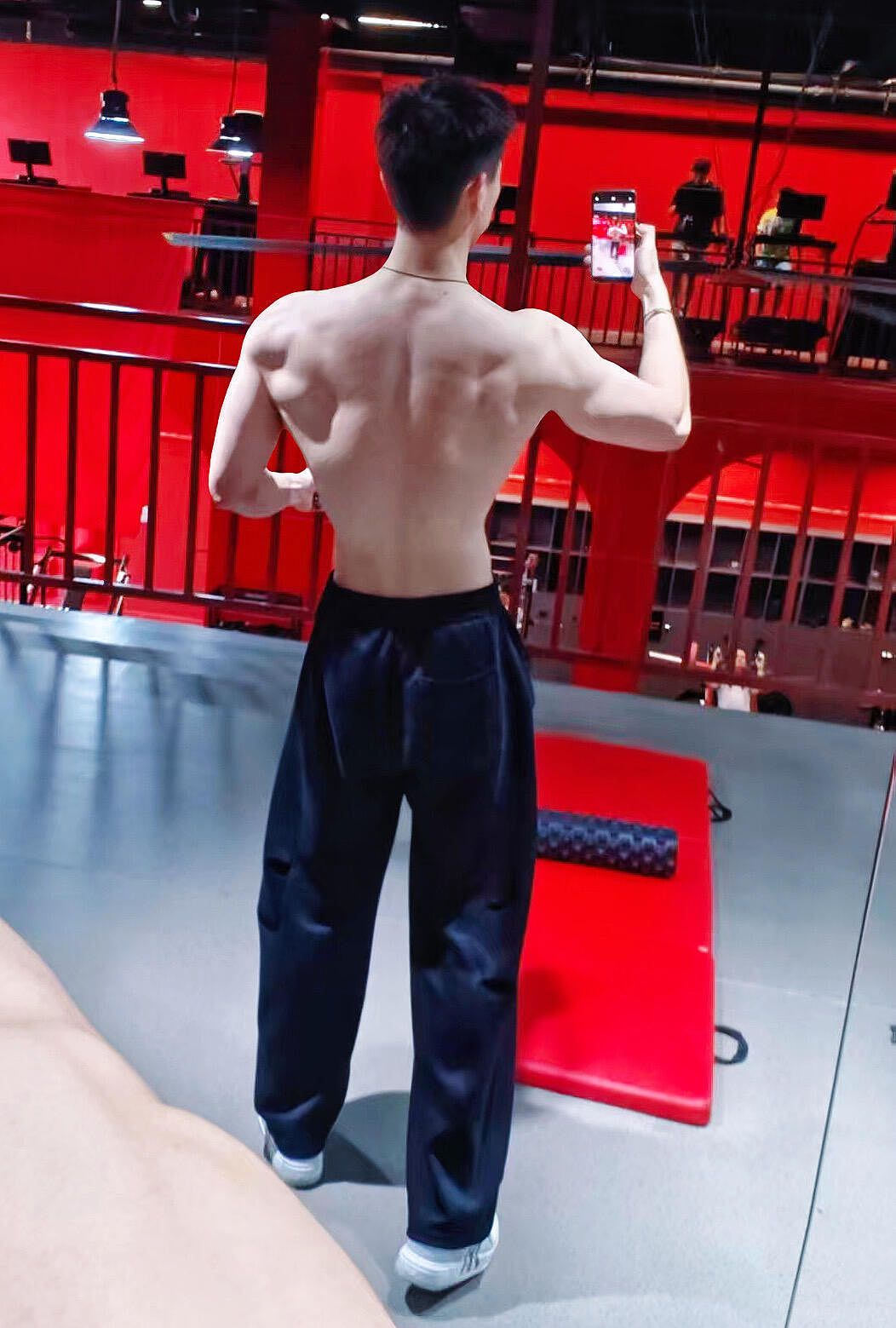 【帅哥】双开门，大肌肉，好腹肌（组图） - 6