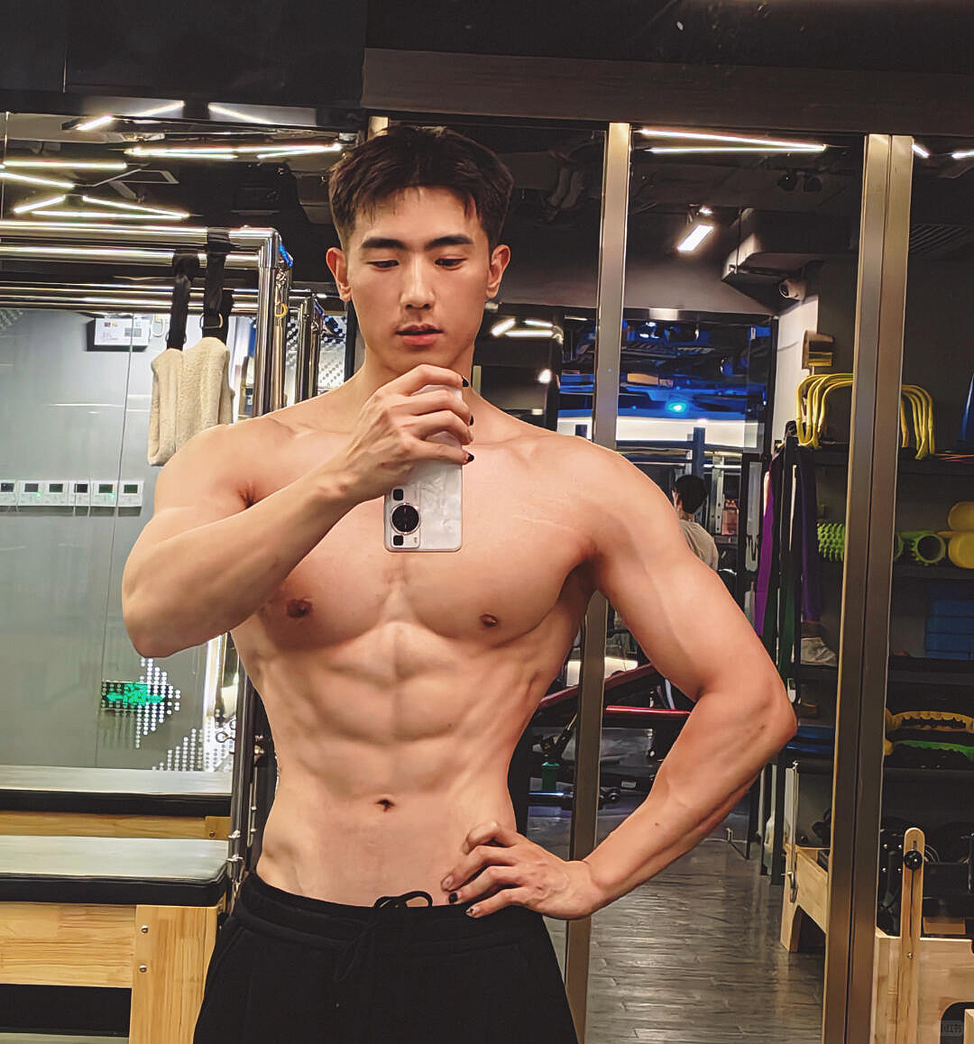 【帅哥】双开门，大肌肉，好腹肌（组图） - 10