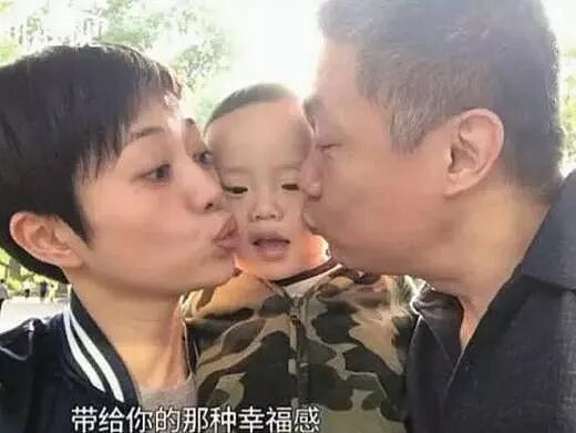 【情感】他俩竟然是夫妻！《主角》里的团长戏外娶了小12岁学生，恋爱16年后结婚，一家三口幸福无比（组图） - 25