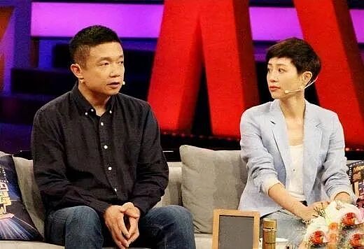 【情感】他俩竟然是夫妻！《主角》里的团长戏外娶了小12岁学生，恋爱16年后结婚，一家三口幸福无比（组图） - 18