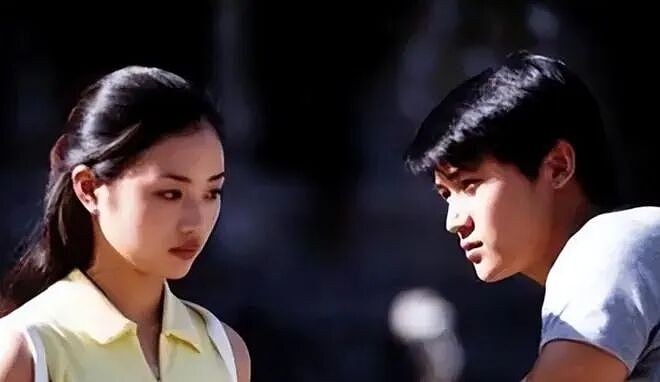 【情感】他俩竟然是夫妻！《主角》里的团长戏外娶了小12岁学生，恋爱16年后结婚，一家三口幸福无比（组图） - 6